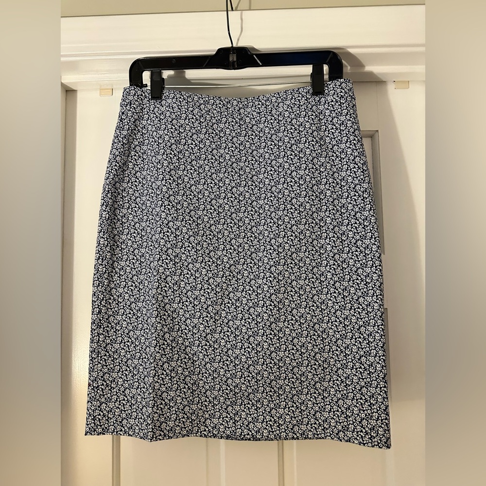 NWT J.Crew Factory Printed Navy Floral pencil skirt - Size 8